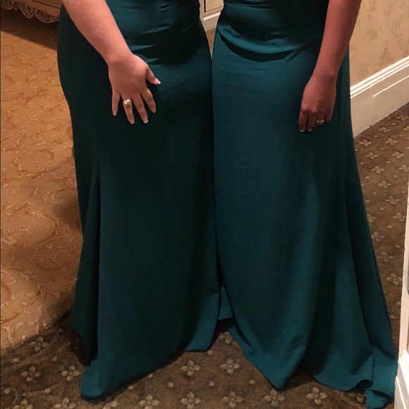 Forest green 1 sleeve gown - Picture 2 of 3